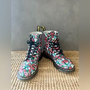 NWOT floral print 1460 Pascal Dr. Martens boots